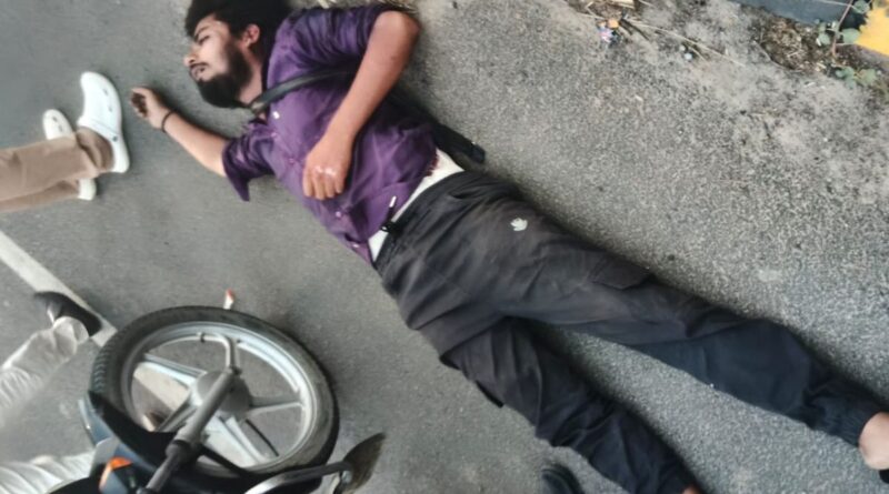 Two bike riders collided with each other at Muradpur intersection of Haraiya assembly constituency.