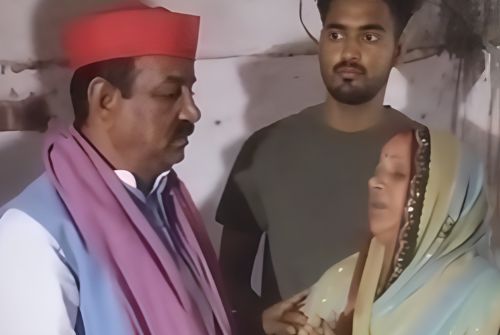 सपा प्रदेश अध्यक्ष श्याम लाल पाल ने मृतक कार्यकर्ता के परिजनों से की मुलाकात, एक करोड़ मुआवजा और सरकारी नौकरी की मांग